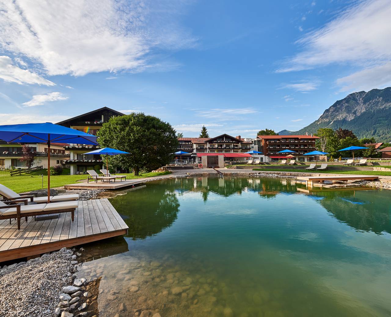 PanoramaQUELL mit Blick auf das Hotel SCHÜLE'S in Oberstdorf