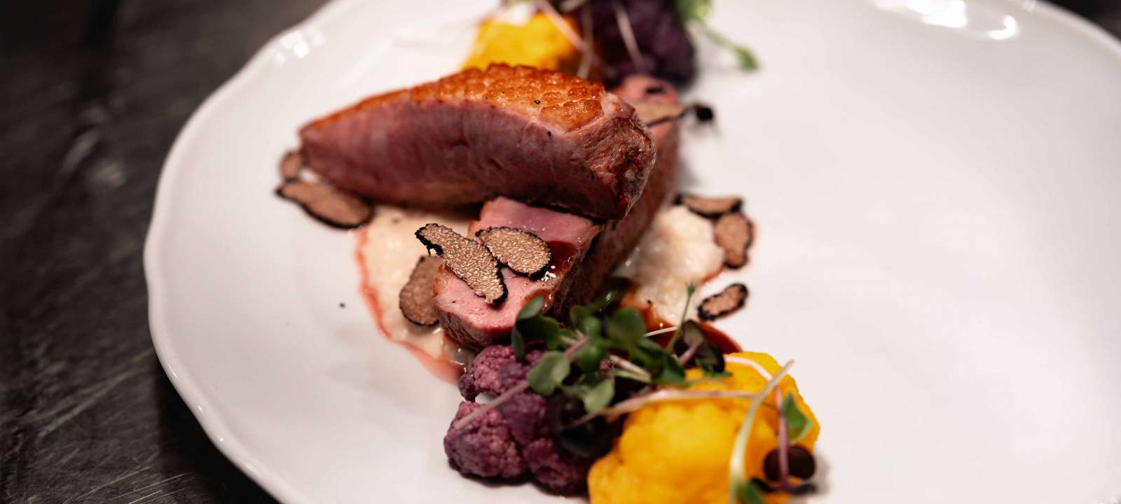 Gesunder angerichteter grüner Salat zum Abendessen im Rahmen der Schüles Verwöhnpension