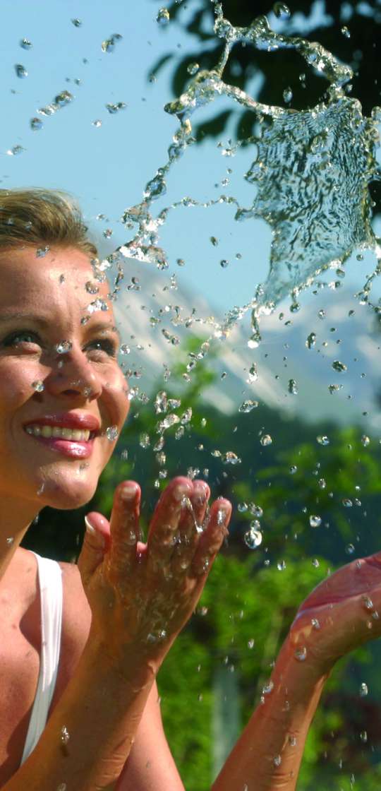 Erfrischende Kneippanwendung im Sommer
