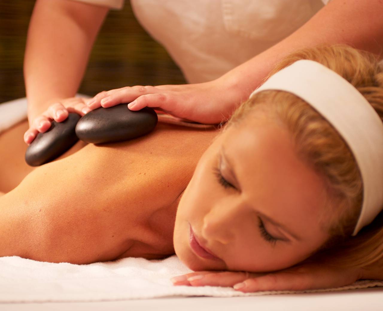 Hot-Stone-Massage im Wellnesshotel Oberstdorf