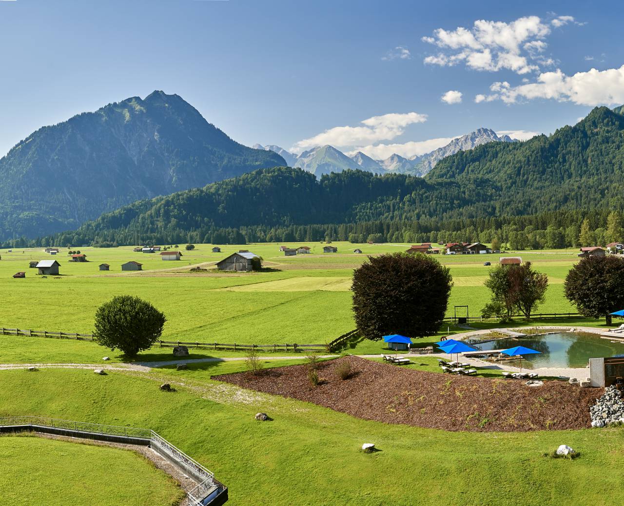 12.000m² großer Garten mit PanoramaQUELL in Oberstdorf