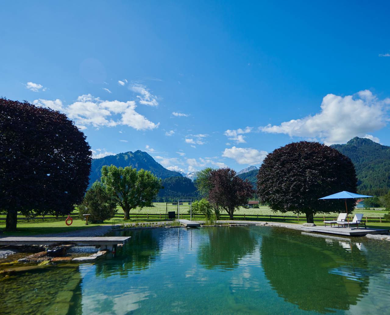 Natursee PanoramaQUELL im Sommer mit Liegewiese