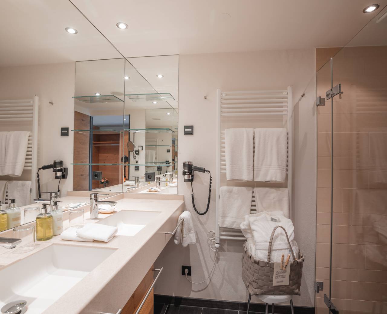 Badezimmer im Doppelzimmer Erdbeere